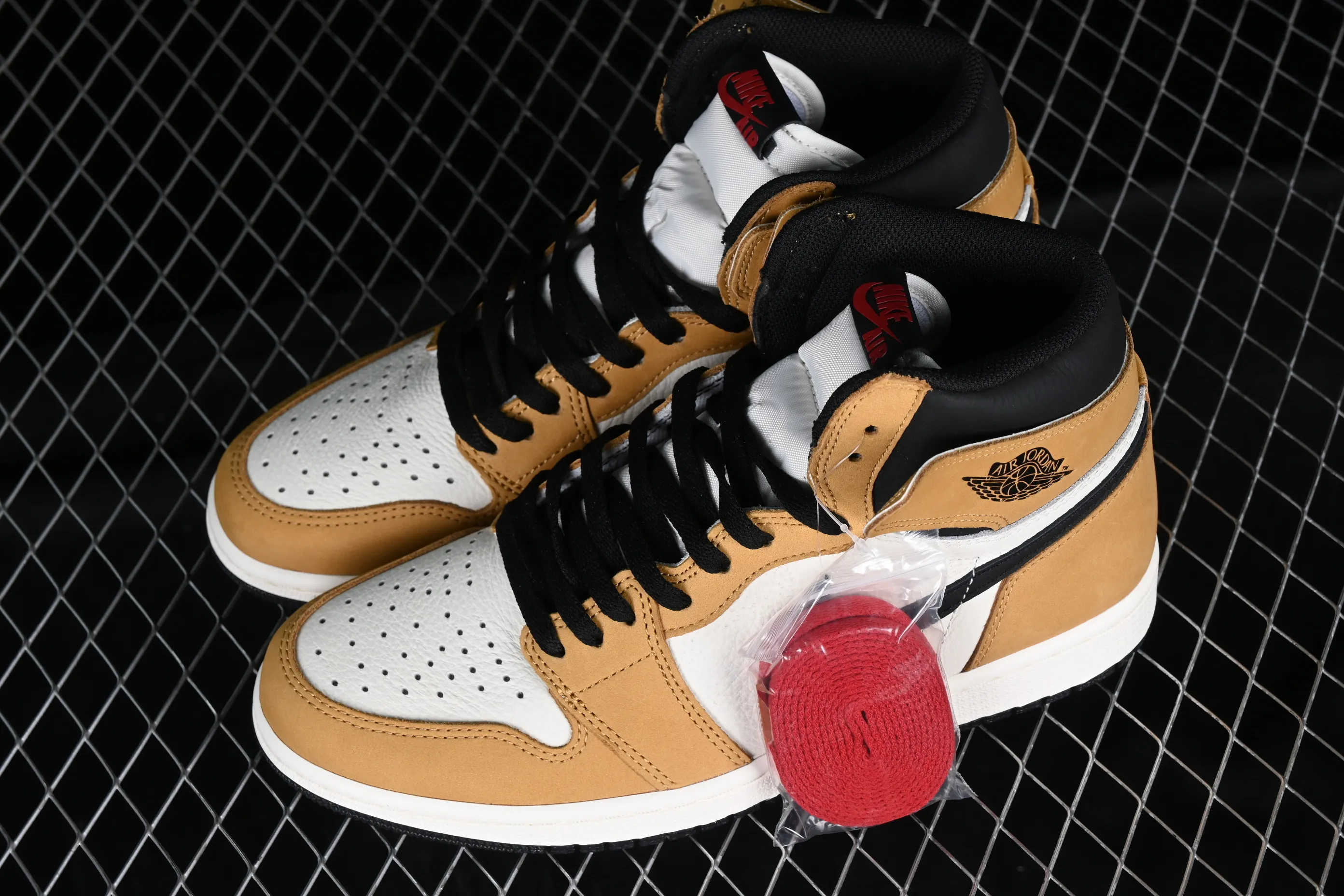 All categories Air Jordan Jordan series basketball shoes Air Jordan 1 High LJR version Air Jordan 1 Rookie Of the Year AJ1 Joe 1 black brown toe 555088-700